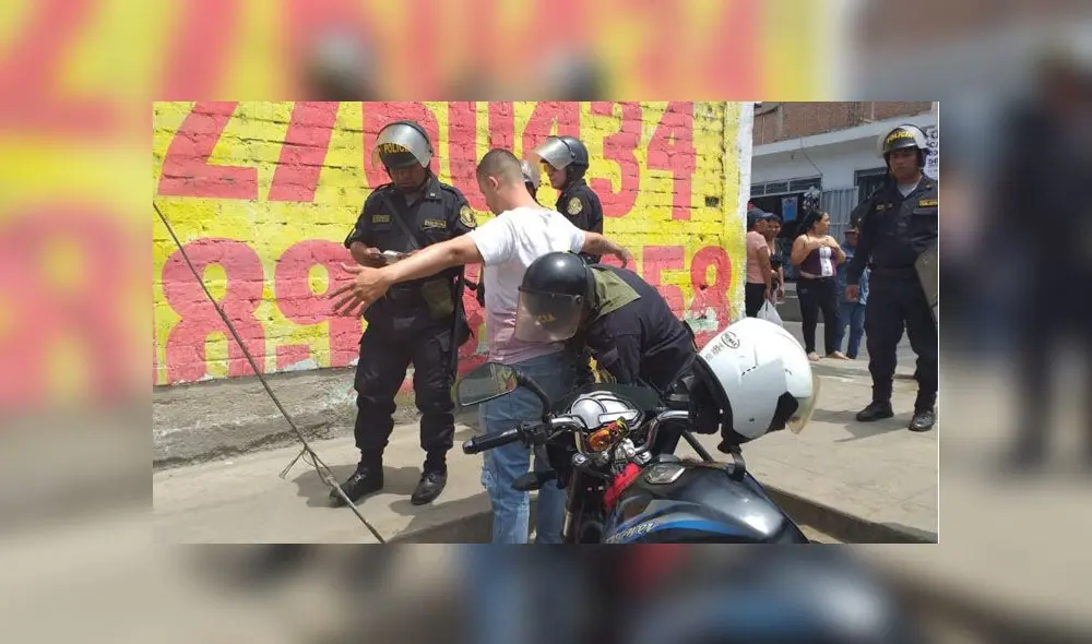 Policías y fiscalizadores solicitaron documentos y el PTP a ciudadanos venezolanos. (Foto: Municipalidad de Surco)