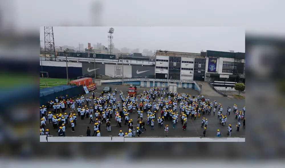 Evangélicos toman explanada de estadio de Alianza Lima [VIDEO]