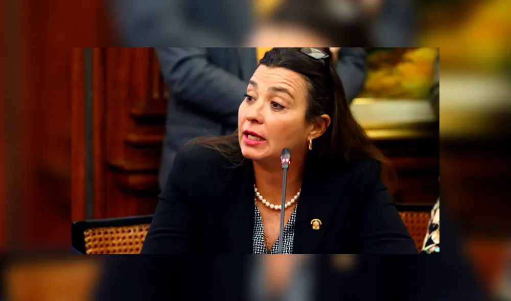 Karla Schaefer arremete contra periodista tras ser consultada por fuga de Hinostroza