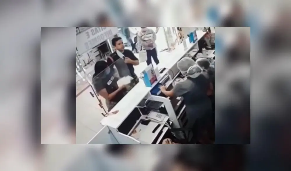Reprochable accionar de hombre fue captado por las cámaras de seguridad de la clínica. (Foto: Captura de video / América Noticias) Reprochable accionar de hombre fue captado por las cámaras de seguridad de la clínica. (Foto: Captura de video / América Noticias)