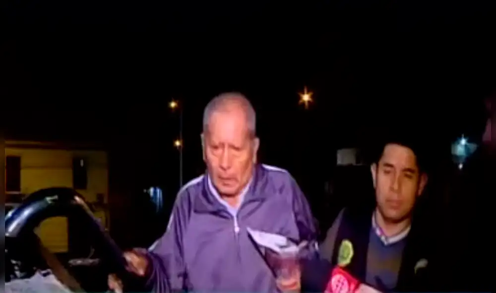 El hombre llegó a la sede de la Dirincri en la madrugada. (Foto: Captura video) El hombre llegó a la sede de la Dirincri en la madrugada. (Foto: Captura video)