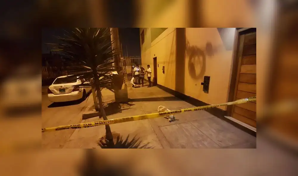 Peritos en Criminalística llegaron hasta la escena en el que quedaron enormes manchas de sangre. (Foto: Grace Mora / La República) Peritos en Criminalística llegaron hasta la escena en el que quedaron enormes manchas de sangre. (Foto: Grace Mora / La República)