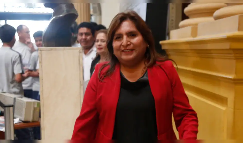 Betty Ananculi: 33 docentes denuncian falsificación de sus firmas en certificado de estudio