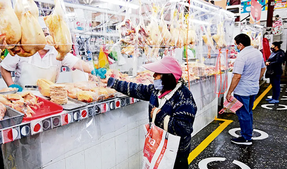 Posibilidad. Los mercados están rodeados, por lo general, por 'paraditas'. Se estima que ambos pueden ser recuperados en un sistema comercial y sanitario integrado. (Foto: A. Melgarejo) Posibilidad. Los mercados están rodeados, por lo general, por 'paraditas'. Se estima que ambos pueden ser recuperados en un sistema comercial y sanitario integrado. (Foto: A. Melgarejo)