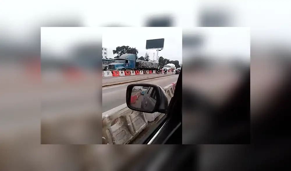 En Facebook, unos motociclistas realizaron una imprudente acción en la vía pública y recibieron un duro castigo de la policía. En Facebook, unos motociclistas realizaron una imprudente acción en la vía pública y recibieron un duro castigo de la policía.