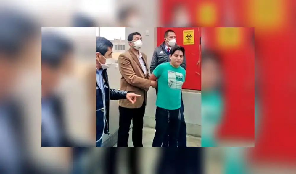 Momento preciso de la intervención del falso médico, a las afueras del Hospital de Ate. (Foto: Captura de video / Difusión)