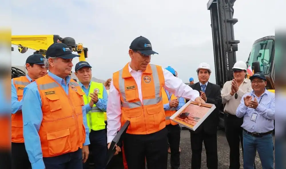 Vizcarra mejorará el puerto estatal de Ilo y no habla de privatización Vizcarra mejorará el puerto estatal de Ilo y no habla de privatización