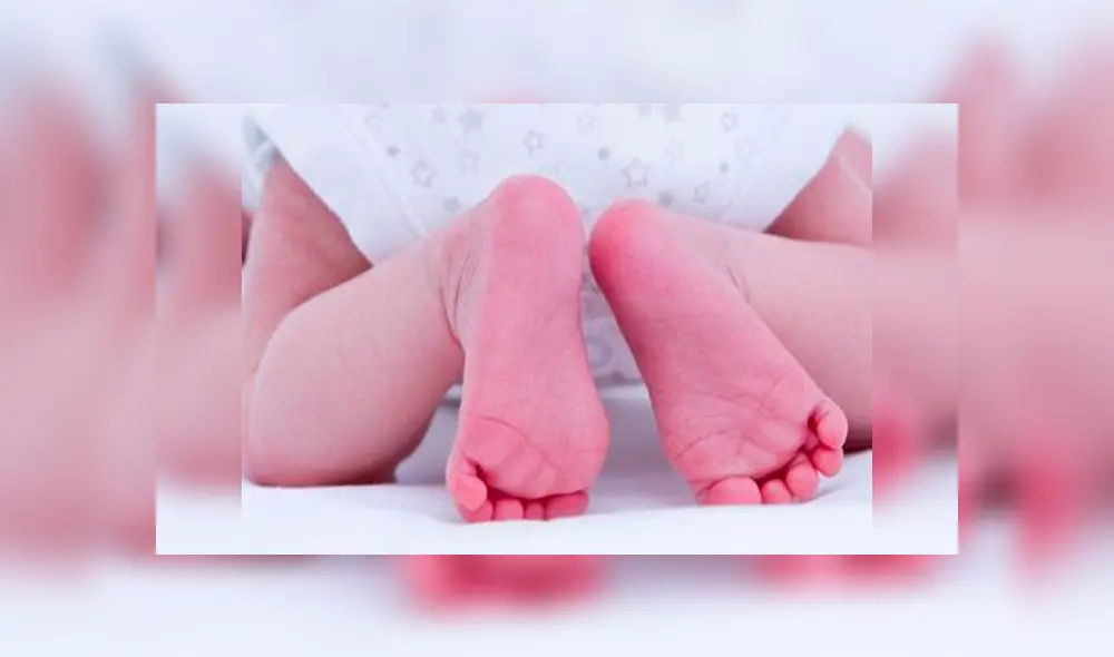 Mujer intentó ahogar a su bebé recién nacido en el inodoro de un hospital [VIDEO]