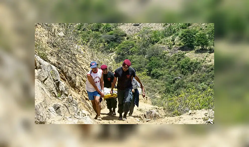 Ocho adultos mayores mueren al caer combi a un abismo en Áncash Ocho adultos mayores mueren al caer combi a un abismo en Áncash