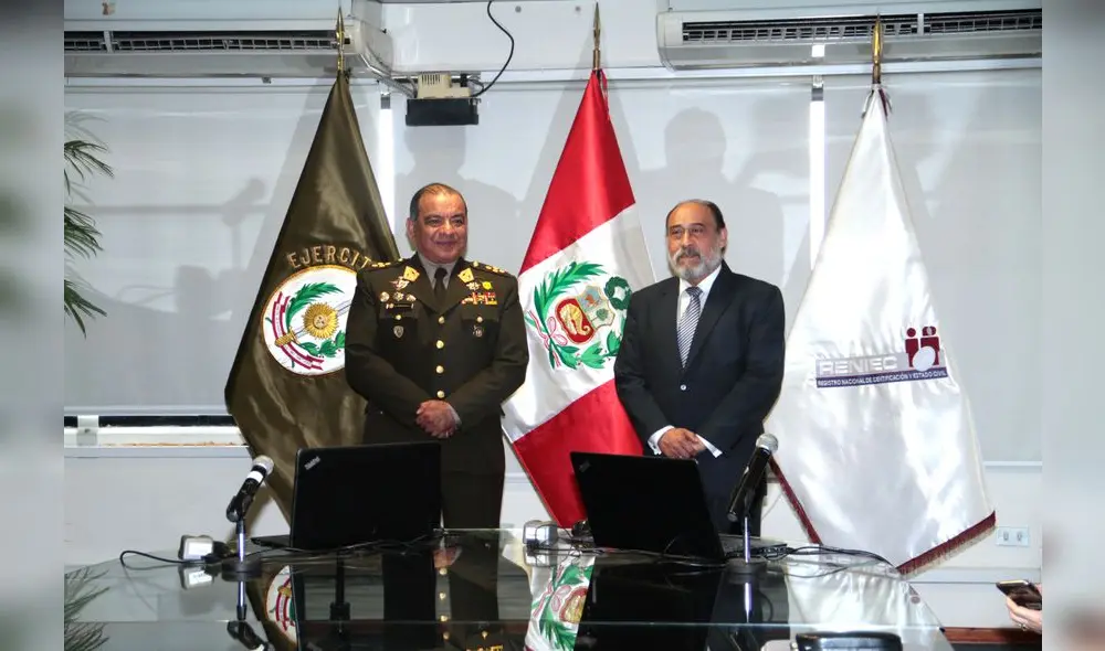 Firman contrato utilizando DNI Electrónico
