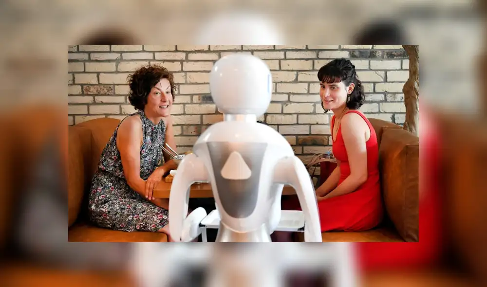 Amy se encarga de recibir los pedidos de los clientes. | Foto: Piroschka van de Wouw Amy se encarga de recibir los pedidos de los clientes. | Foto: Piroschka van de Wouw