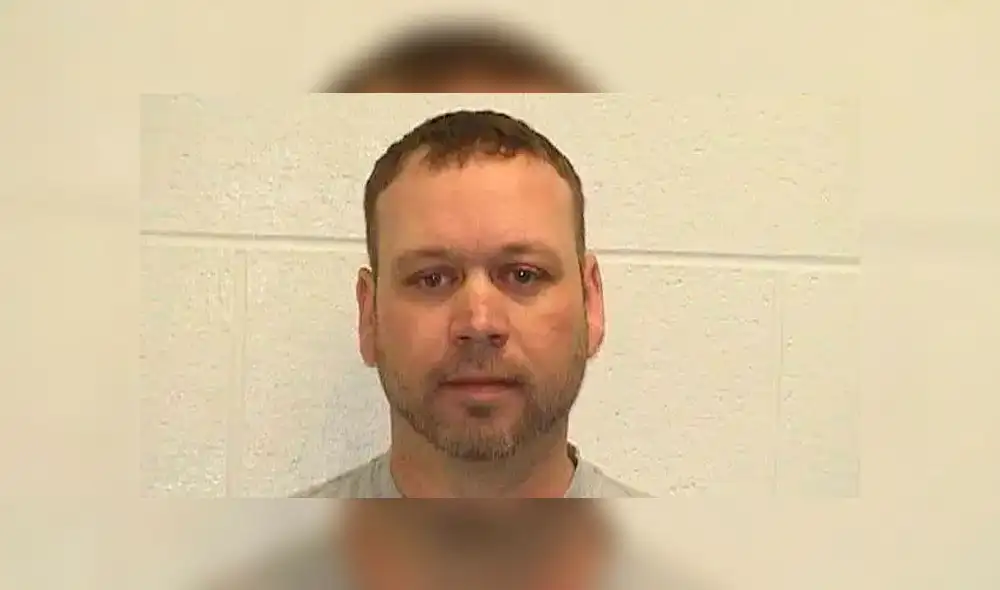 Hombre mata a la hija de su pareja que le reclamó por estar fumando dentro de casa Hombre mata a la hija de su pareja que le reclamó por estar fumando dentro de casa