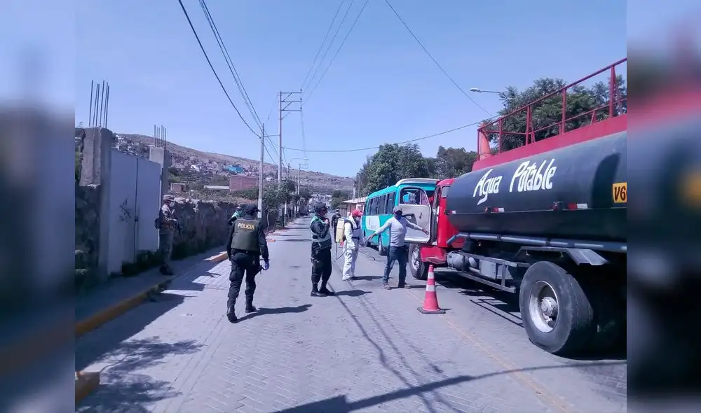 Desinfectaron unidades al ingreso de Sabandía. Desinfectaron unidades al ingreso de Sabandía.