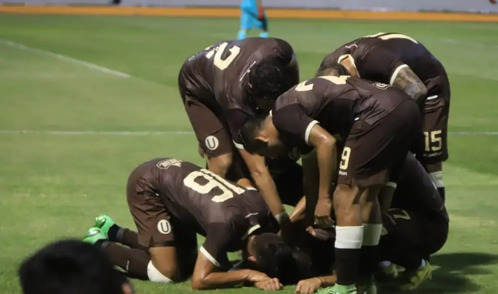 Universitario le amargó la fiesta a la César Vallejo y ganó en la Noche Poeta. Foto: GLR//Clinton Medina