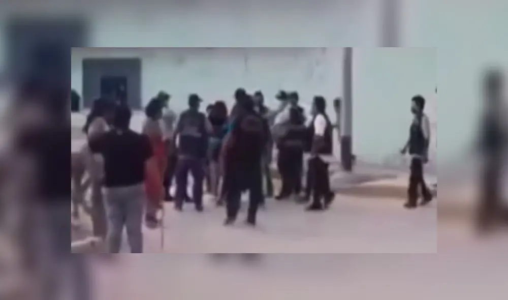 Policías tuvieron que hacer uso de la fuerza para intervenir a infractores. (Foto: Captura de video / ATV Noticias)