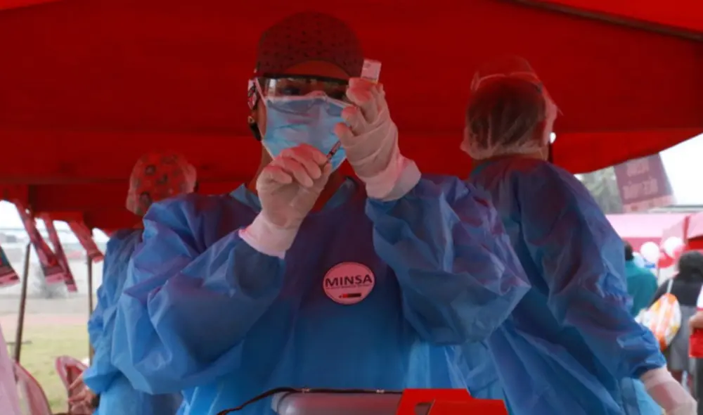 Nuria Esparch es la primera mujer que asume como ministra de Defensa