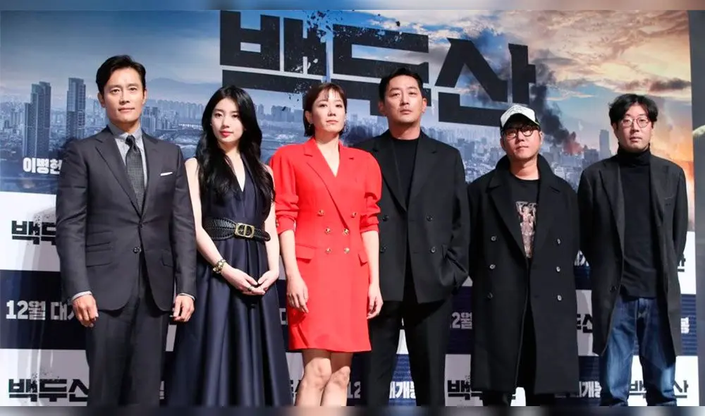 Ha Jung Woo (al medio de la foto) participó en la película Ashfall junto a Suzy.