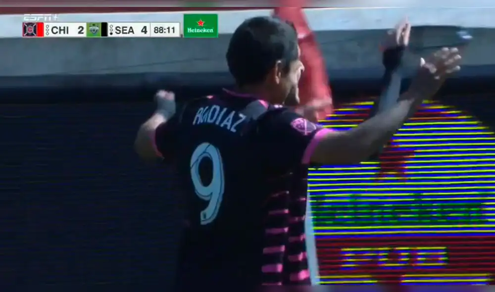 Raúl Ruidíaz se sacó al arquero de encima y marcó para el Seattle Sounders [VIDEO]