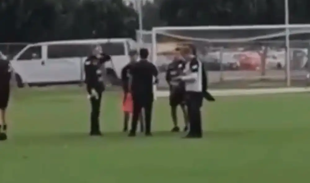 Ricardo Gareca y Nolberto Solano reciben a Guillermo y Gustavo Barros Schelotto en entrenamientos de la bicolor.