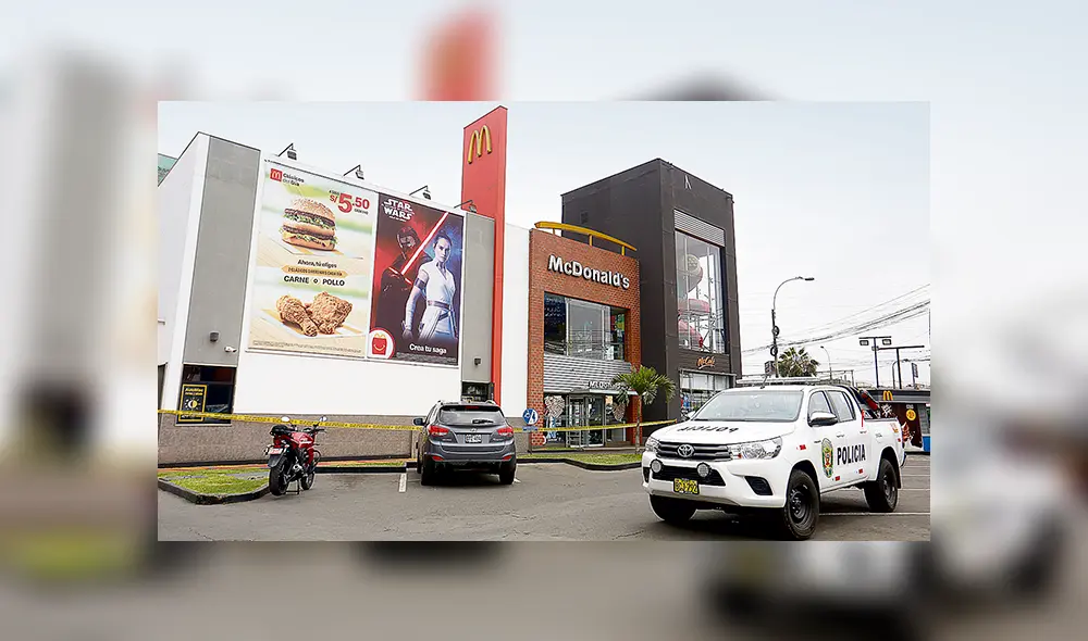 Escenario. En este local de McDonald's de Pueblo Libre murieron electrocutados Alexandra Porras y Carlos Campos. Escenario. En este local de McDonald's de Pueblo Libre murieron electrocutados Alexandra Porras y Carlos Campos.