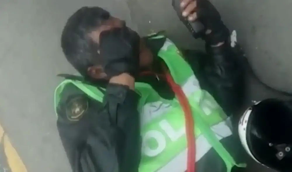 El policía resultó con fracturas en el pie izquierdo. El policía resultó con fracturas en el pie izquierdo.