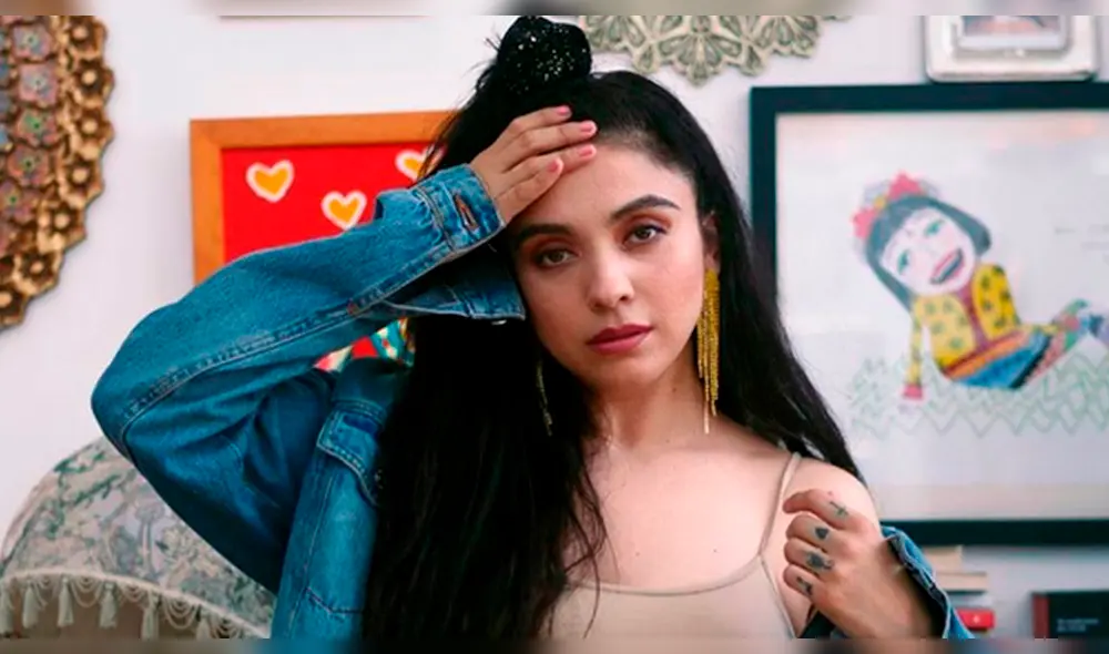 Mon Laferte sorprende a sus fans con sugerente topless 