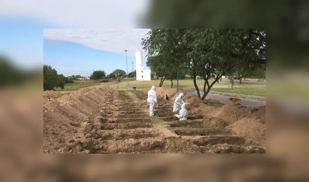 Según los trabajadores municipales, van alrededor de 450 tumbas cavadas. (Foto: Facebook) Según los trabajadores municipales, van alrededor de 450 tumbas cavadas. (Foto: Facebook)
