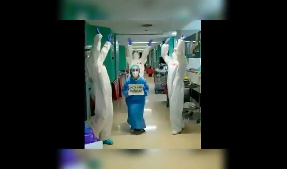 Médicos parodian meme de africanos bailando con ataúd para “matar” al coronavirus [VIDEO] 