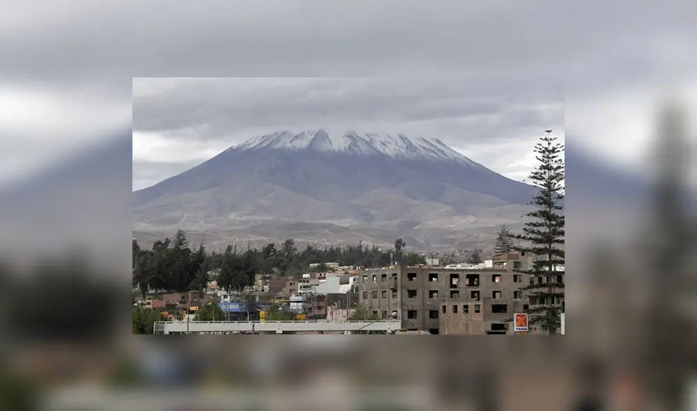Reportan descenso de lahar en volcán Misti por intensas lluvias Reportan descenso de lahar en volcán Misti por intensas lluvias