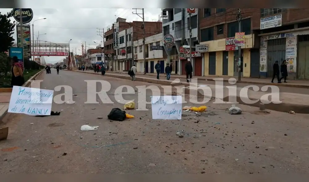 Juliaca: Reportan un detenido e incidentes durante paro de estudiantes de la Universidad Andina [VIDEO Y FOTOS]