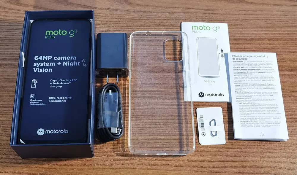 El Moto G9 Plus y sus accesorios. Foto: Edson Henriquez