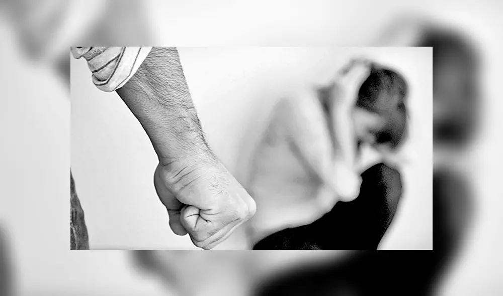 Hombre golpea brutalmente a exesposa delante de sus dos hijos y se da a la fuga