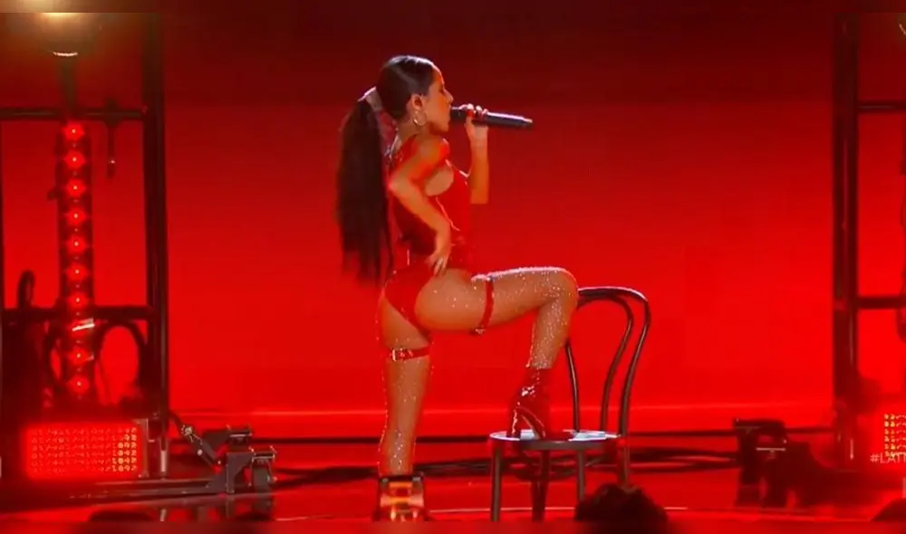 Becky G hace atrevido baile con su canción “Mala santa” [VIDEO]