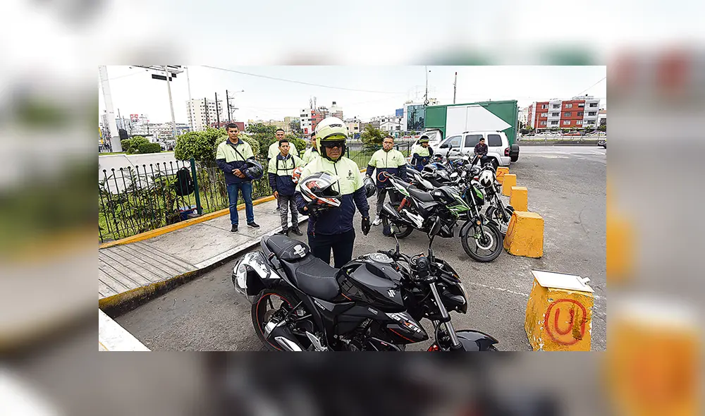 Surquillo. Parecen serenos pero en realidad son motociclistas.