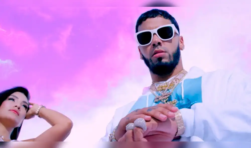 Anuel AA ostenta 4 relojes y es criticado por usuarios de las redes