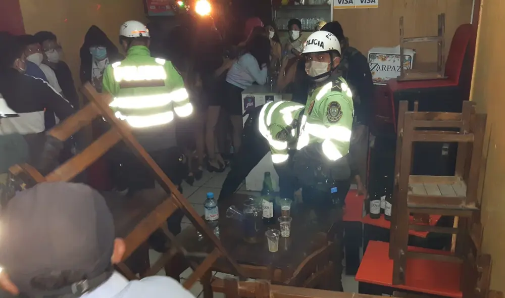 La PNP ingresó al restaurante Lucero para detener la ilícita reunión social. Foto: PNP La PNP ingresó al restaurante Lucero para detener la ilícita reunión social. Foto: PNP