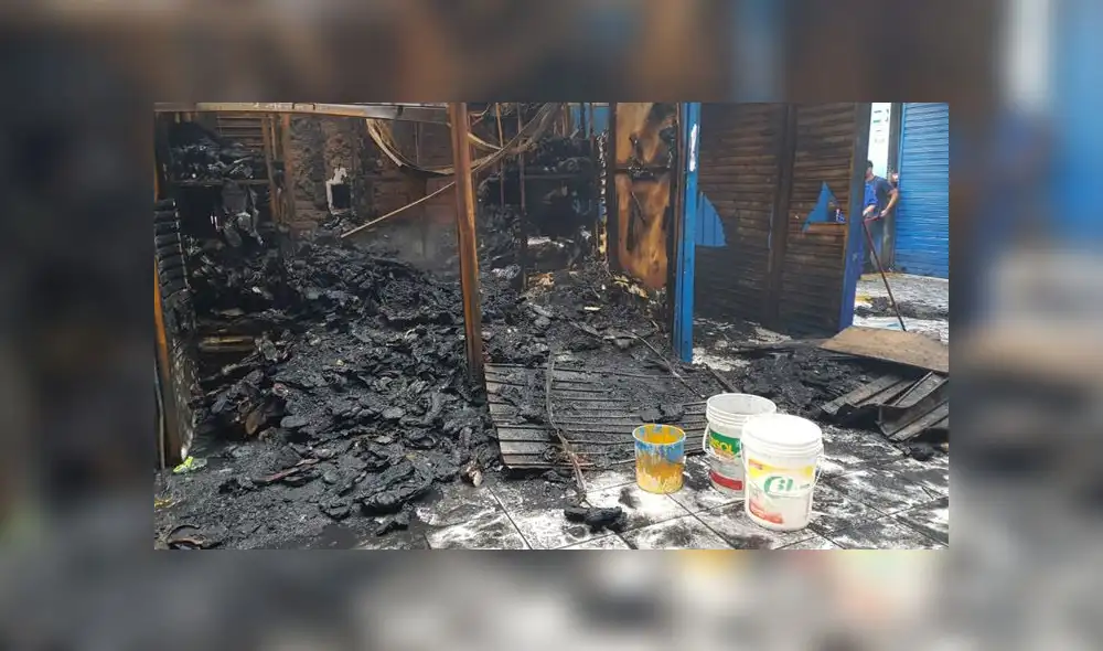 El incendio se habría originado producto de trabajos de soldadura. (Foto: Cristhian Moreno / La República) El incendio se habría originado producto de trabajos de soldadura. (Foto: Cristhian Moreno / La República)