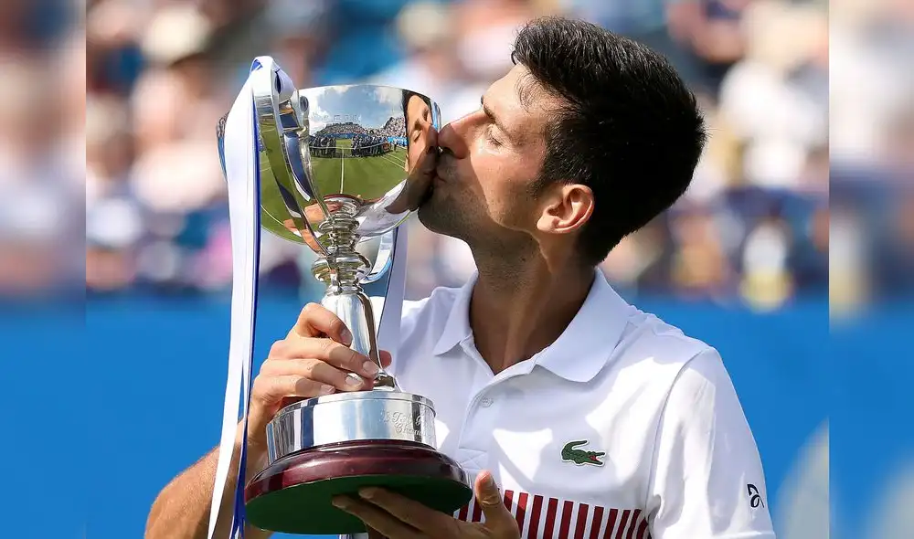 Novak Djokovic: Un beso a lo campeón Novak Djokovic: Un beso a lo campeón