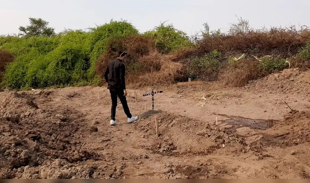 Pedro Guzmán hijo recorre la tumba donde fue sepultado su padre el último jueves. Pedro Guzmán hijo recorre la tumba donde fue sepultado su padre el último jueves.