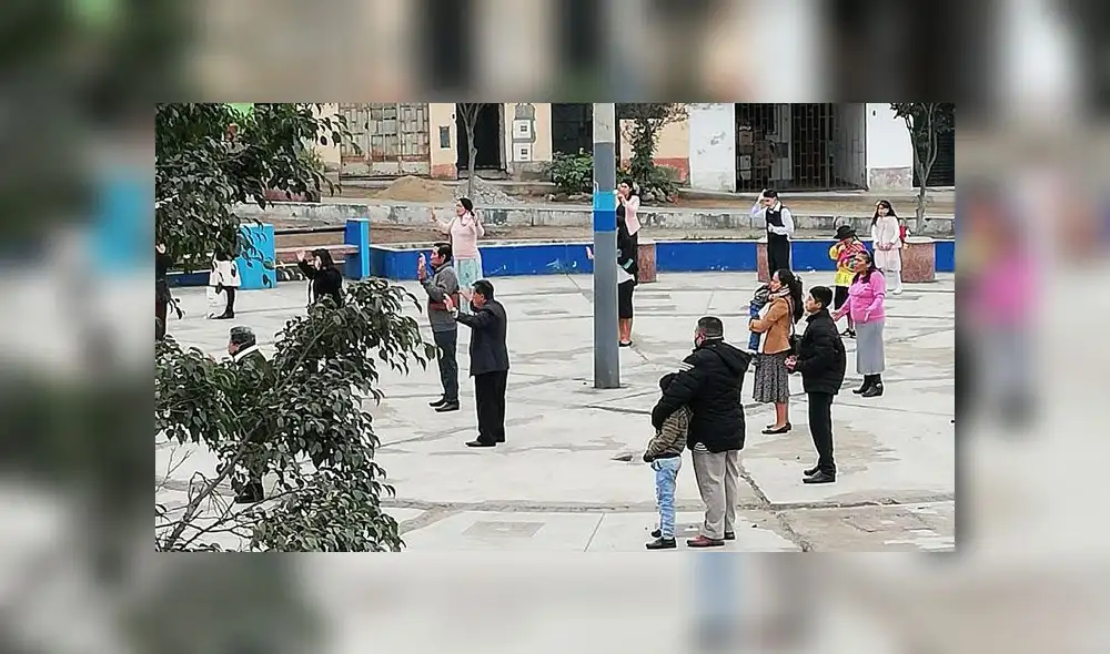 Iglesia evangélica organiza reuniones en la vía pública en plena pandemia | Créditos: Twitter Iglesia evangélica organiza reuniones en la vía pública en plena pandemia | Créditos: Twitter