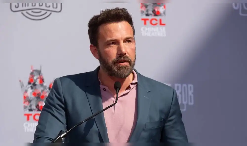 Ben Affleck fue fotografiado durante un paseo junto a Ana de Armas. (Foto: AFP)