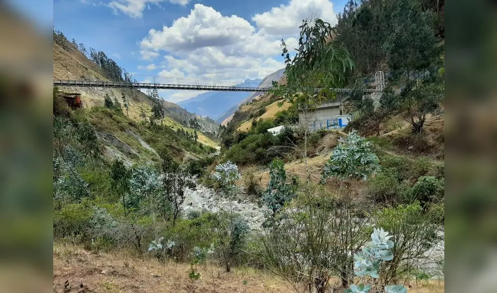 Tubería del consorcio minero Nuevo Horizonte. El distrito de Parcoy, en Pataz, es de los más afectados por los relaves que vierte. Tubería del consorcio minero Nuevo Horizonte. El distrito de Parcoy, en Pataz, es de los más afectados por los relaves que vierte.