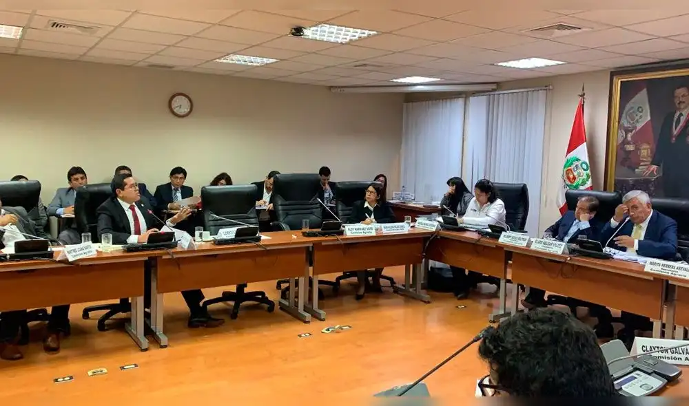 Durante comisión se desarrolló intenso debate. Durante comisión se desarrolló intenso debate.