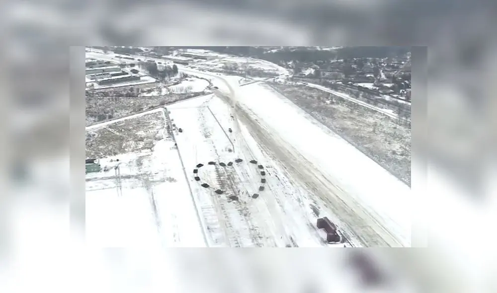 Militar ruso le pide matrimonio a su novia con un corazón hecho de tanques [VIDEO]