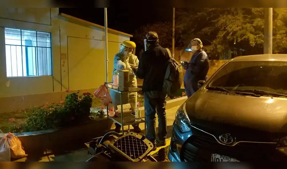 Pasajero pasaron por pruebas rápidas la madrugada de este viernes, a su arribo a Caravelí. Pasajero pasaron por pruebas rápidas la madrugada de este viernes, a su arribo a Caravelí.