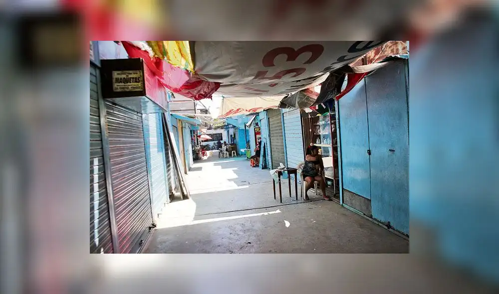 Comerciantes venden puestos de mercado sin autorización de comuna