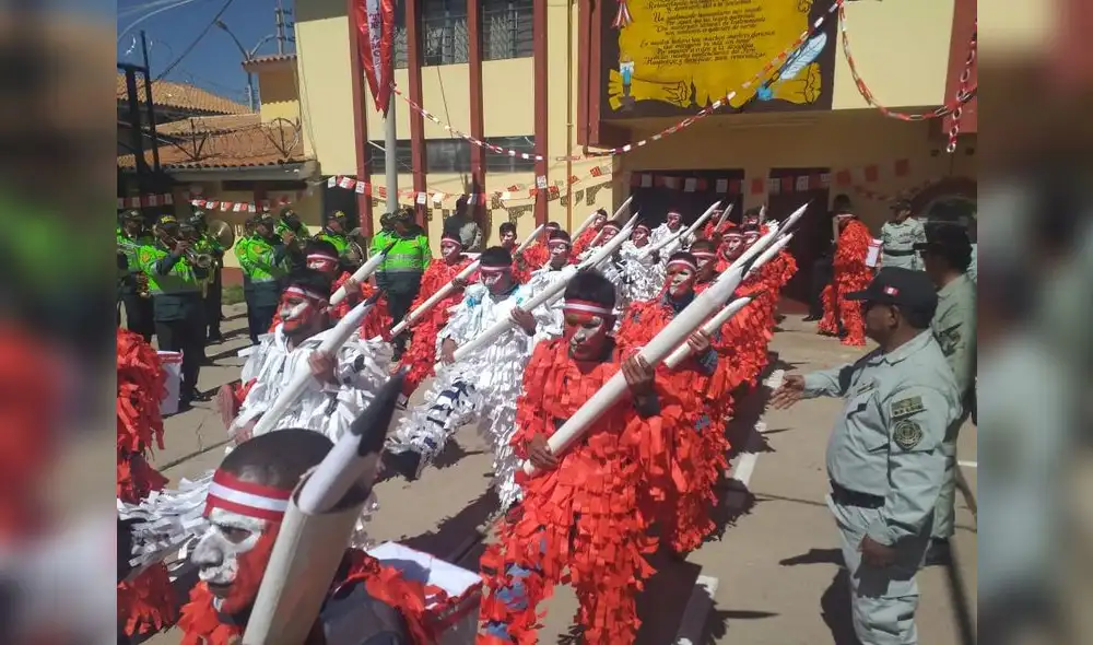 Puno: Mil presos organizaron colorido desfile por Fiestas Patrias en penal de Juliaca [FOTOS]