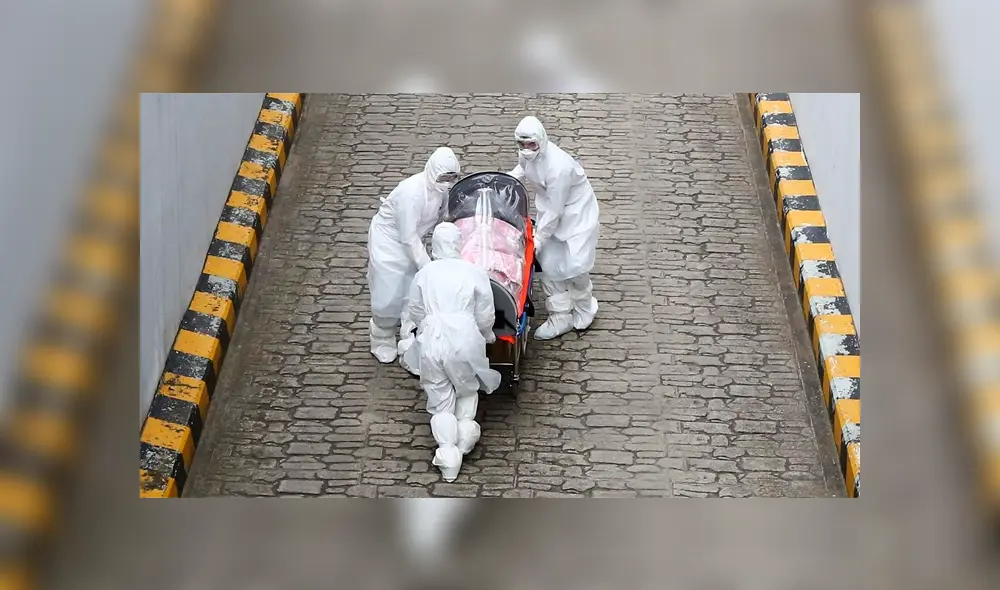Durante su trayecto al hospital, el hombre tuvo delirios a consecuencia del coronavirus. (Foto: El Periódico)