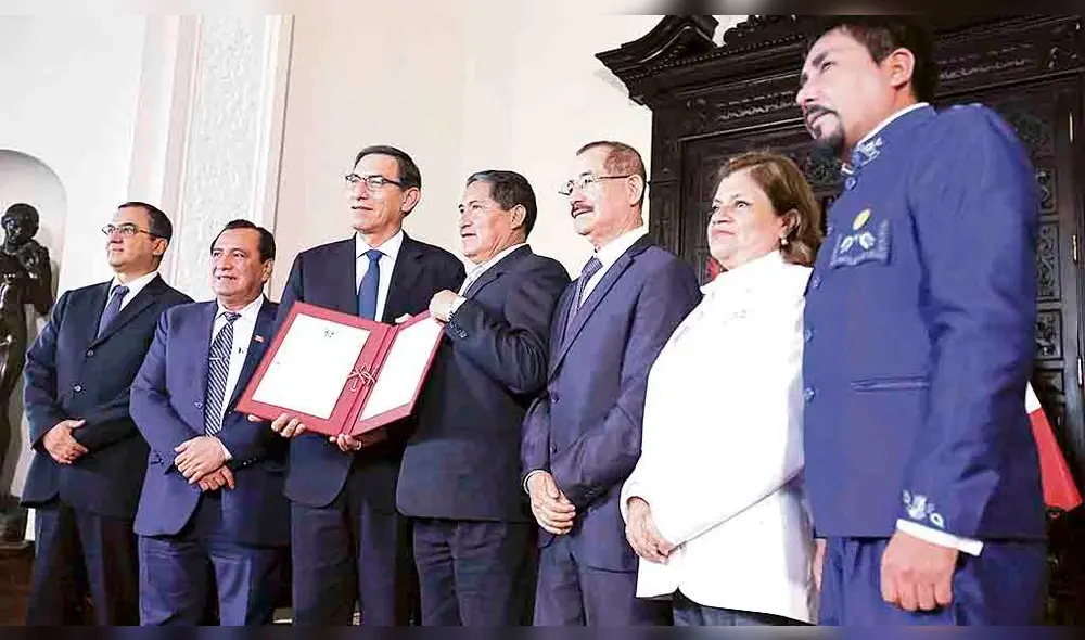 Jefe de Estado suscribe decreto que transfiere presupuesto a gobiernos regionales y locales para proyectos de salud y educaciÛn. Jefe de Estado suscribe decreto que transfiere presupuesto a gobiernos regionales y locales para proyectos de salud y educaciÛn.