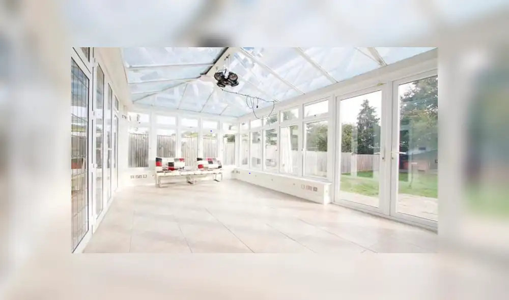 Casa con cientos de conectores de electricidad es puesta a la venta por millonaria cifra [FOTOS]